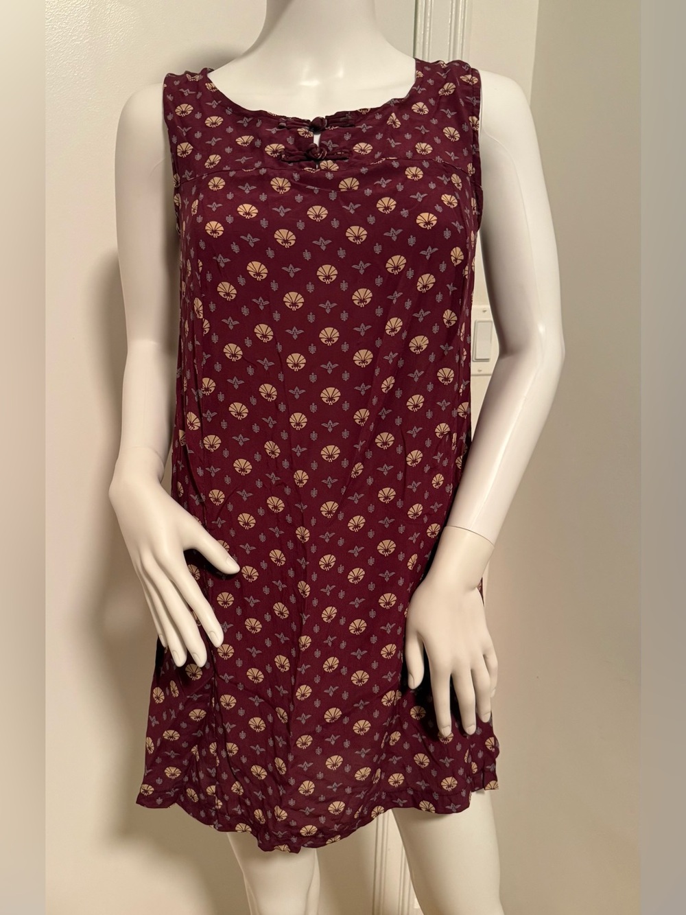 Vintage Winter Kate Sleeveless Burgundy Printed Shift Dress M